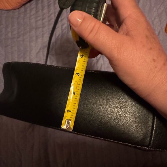 Fossil Black Shoulder Bag Elegant Leather Design - Picture 7 of 7